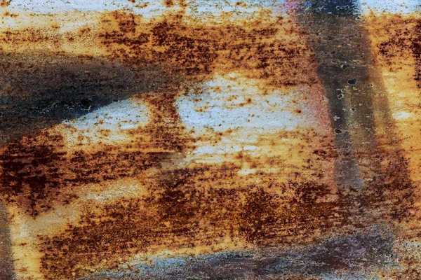 Яскравий старий мідно-металевий фон іржавої гофрованої текстури металу — стокове фото