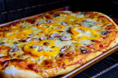 ahşap fırın pişirme ve pizza yapma pizza