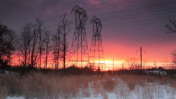 Nachtelijke hemel wolken zonsondergang elektrische leidingen — Stockvideo