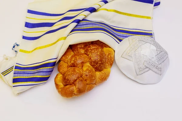 Židovský svátek čerstvý chléb Chala na oslavu — Stock fotografie