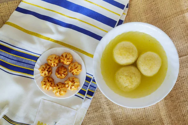 Delicious Matzoh ball soup Jewish traditional cuisine — Stock Photo, Image