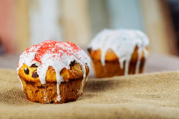 Pasqua tradizionale ucraino torta decorata paska, kulich — Foto Stock