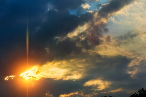 Salida Del Sol Atardecer Con Nubes Rayos Luz Otros Efectos —  Fotos de Stock
