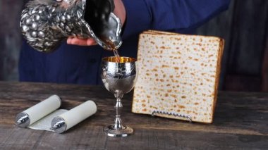 Şarap ve matzoh Yahudi Fısıh ekmek ile natürmort