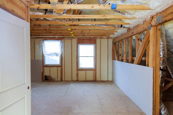 Isolamento termico e hidro costruzione isolamento della parete nuova casa residenziale . — Foto Stock