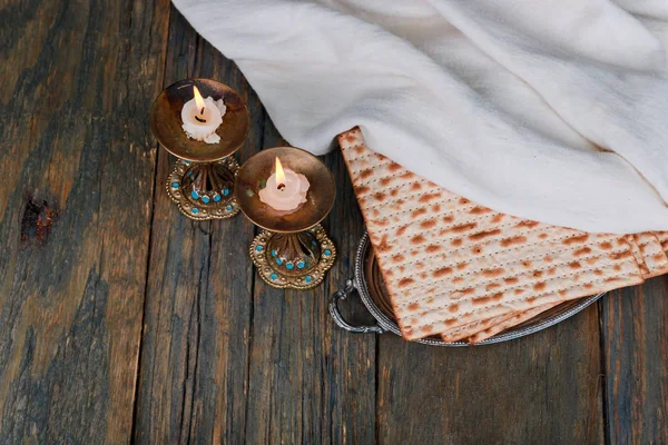 Шабат Шалом - традиционный еврейский субботний маца и винный ритуал — стоковое фото