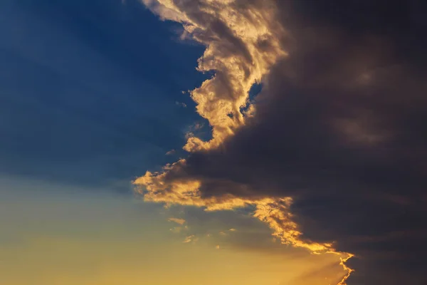 Pôr Sol Dramático Céu Nuvens Nuvem Nebulosa Pôr Sol Natureza — Fotografia de Stock