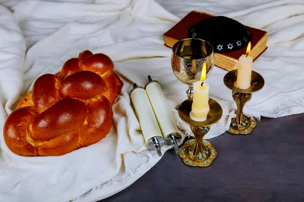 Shabat Shalom - Tradicional judío Sabbath ritual matzah vino . —  Fotos de Stock