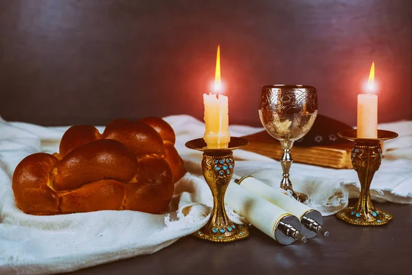 Shabbat Shalom - traditionele joodse rituele matzah, brood, — Stockfoto