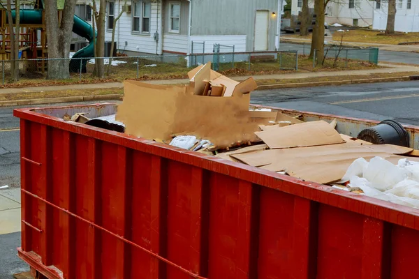 Dumpsters Jest Pełen Śmieci Kontener Śmietnik Ekologii Ochrony Środowiska — Zdjęcie stockowe