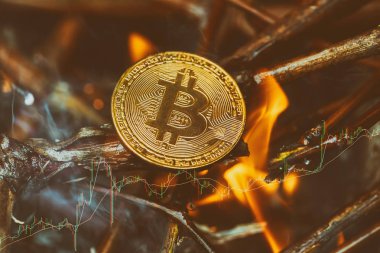 Bitcoin alevler içinde yanan Btc cryptocurrency parayı ve pırıltılar yangın