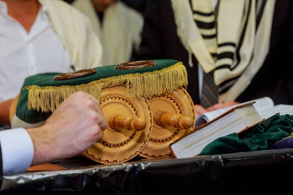 Selectieve Aandacht Van Torah Rol Joodse Levensstijl Barmitzvah Concept Achtergrond — Stockfoto