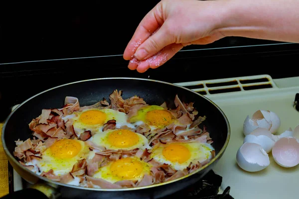 Śniadanie Zestaw Iron Patelnie Boczek Jaj — Zdjęcie stockowe