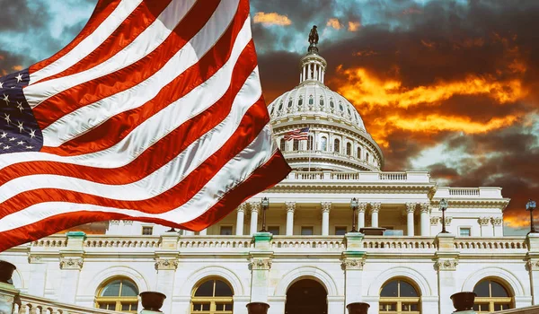 Washington Usa Vartegn National Capitol Bygning Med Amerikansk Flag Solnedgang - Stock-foto