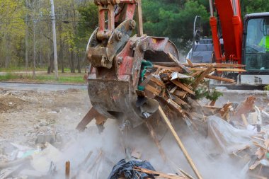 Buried ev açığa alma ev bina tuğla, kırık, kırık