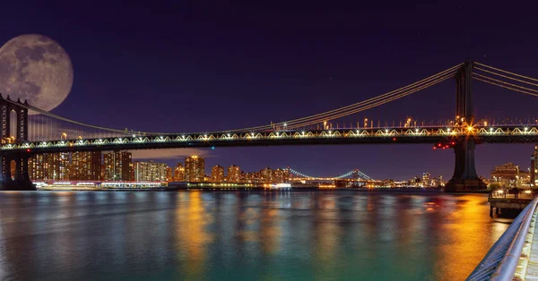 Панорама Манхэттенского Моста Нью Йорке Манхэттене Освещена Ночью Полной Луной — стоковое фото