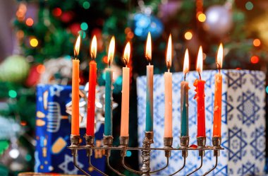 Parlak Parlayan Hanukkah Menorah yumuşak odak