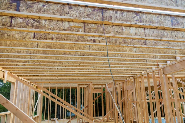 Nueva construcción de la casa de construcción de vigas enmarcó el suelo — Foto de Stock