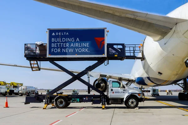 Вид на международный аэропорт JFK как на хаб для Delta Airlines — стоковое фото