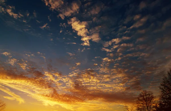 Красивый воздушный вид на заходящее солнце — стоковое фото