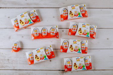 Kinder Sürpriz Çikolata Yumurtaları, Ferrero şirketi tarafından üretilen ve içinde küçük bir oyuncak bulunan bir şekerleme..