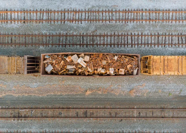 Railway wagons loaded with metal recycling of scrap — Stock Photo, Image