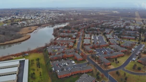 Vista aérea del barrio residencial de los Estados Unidos. promotores inmobiliarios — Vídeos de Stock