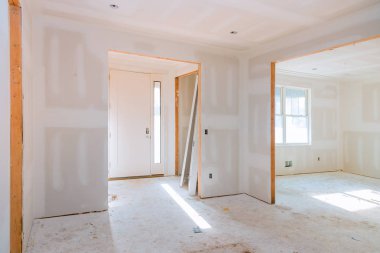 Kapı yüklü konut projesinin iç inşaatı