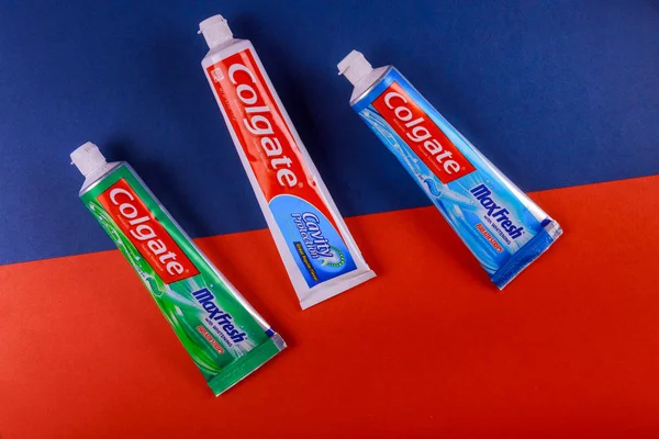 Variété de dentifrices sur Colgate est une marque de dentifrice produite par Colgate-Palmolive — Photo