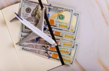 Hafta sonu turizmi. Uçakla defter planlama. Amerikan dolarlarıyla tatil.,