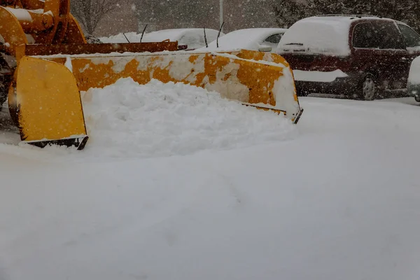 冬季汽车路停车场除雪设备. — 图库照片