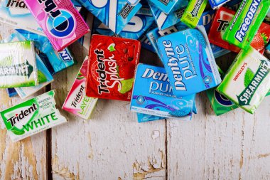 Yörünge, Ekstra, Eclipse, Freedent, Wrigley, Spearmint, Tident, Stride markalarında çeşitli marka sakızlar.