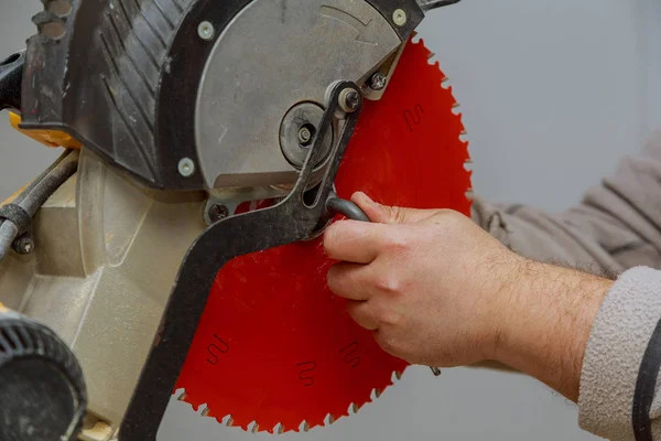 Closeup on the replacement blade in the circular saw tools — Stock Photo, Image