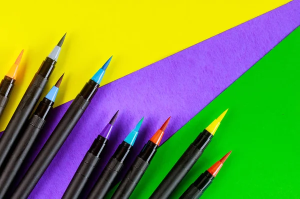 Искусство поставляет акварельные карандаши для рисования — стоковое фото