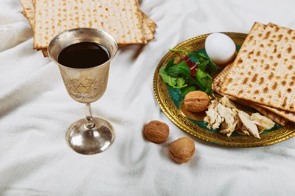 Fiesta matzoth celebración matzoh pan de pascua judía de vino kosher — Foto de Stock