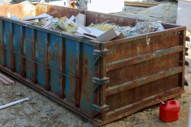 Yeni bina inşaat işlerinde eski ve kullanılmış inşaat malzemesi