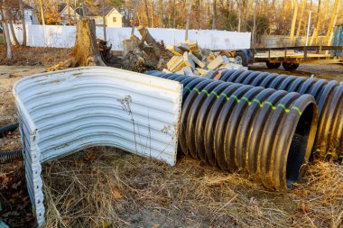 Pencere penceresinden bodrum katındaki inşaata uygun