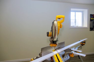 Dairesel testere yenileme ev için yeni taban tahtası kesme