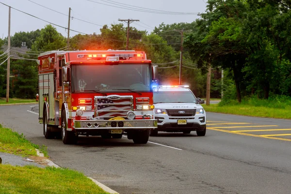 Löschfahrzeuge der Feuerwehr im Notfall — Stockfoto