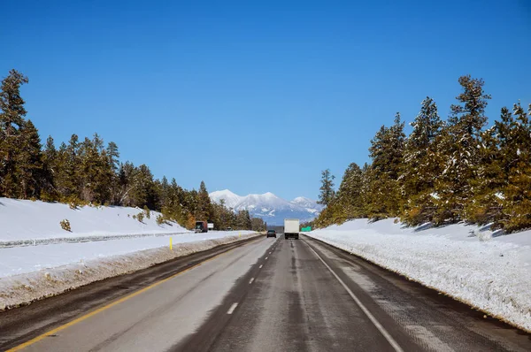 Mountain snowy road in Colorado, United States winter in Colorado — Stockfoto