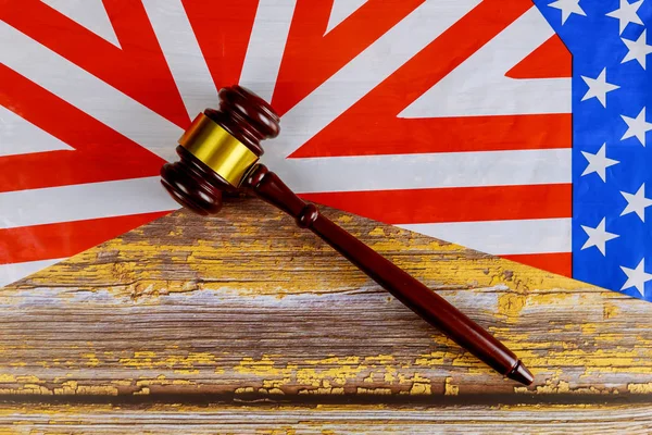 Office judge gavel with flag of the USA and judge s gavel — Stock fotografie