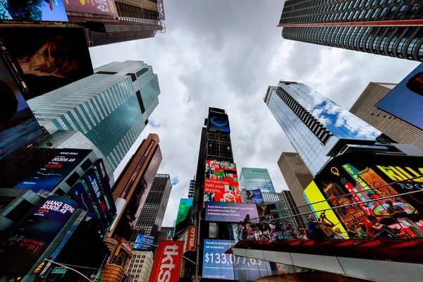 Die zeitgenössische Architektur des Times Square in New York — Stockfoto