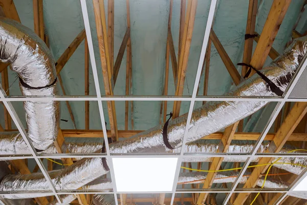 Bouw Nieuw Huis Van Installatie Van Hvac Ventilator Dakbedekking — Stockfoto