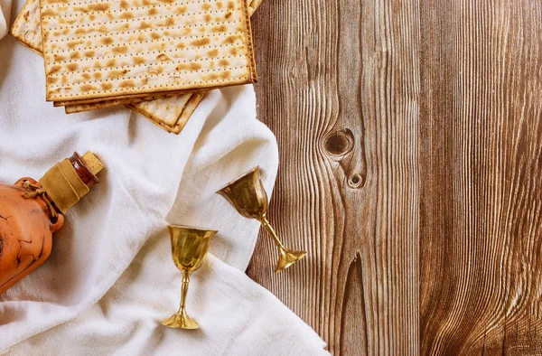 Pessach Tasse Wein Und Matzoh Jüdischen Feiertagsbrot Traditionellen Pessach Tag — Stockfoto