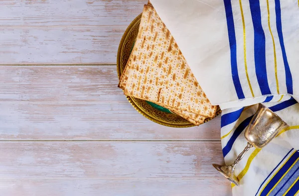 Joodse Feestdag Pascha Matzot Tallit Brood Joodse Koosjere Wijn Tafel — Stockfoto