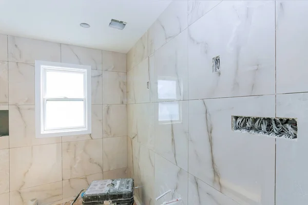 Construction Work Installing Ceramic Tile Reconstruction Bathroom Renovation — Stock Photo, Image