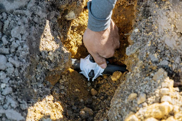 Garden Workers Installing Drip Irrigation System Underground Pipes Sprinkler Laying — Stock Photo, Image