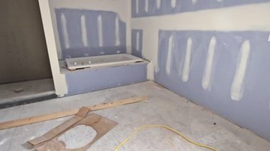 İnşaat banyosunun iç dekorasyonu, genişlemesi, restorasyonu ve rekonstrüksiyonu ile birlikte yenisi için işlem.