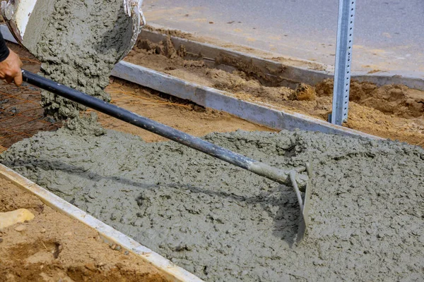 Construction Process Making Freshly Pouring Cement Sidewalk Upgrade — Stock Photo, Image