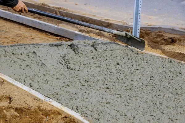Tillverkning Nygjuten Cement Trottoaren — Stockfoto